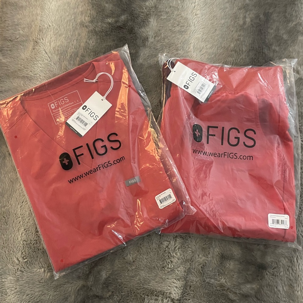 Figs. BNWT Women’s Scrub Set
